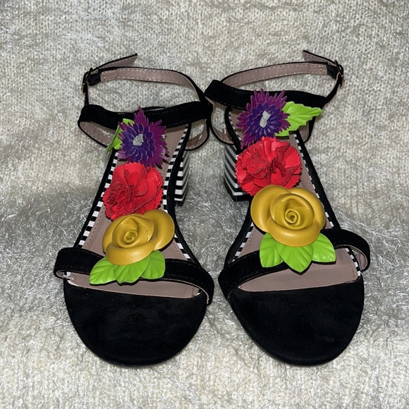 BETSEY JOHNSON Cute floral strap Sandals Size 7.5 Aspen - Picture 2 of 8